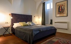 Swanky Old Town Apartment