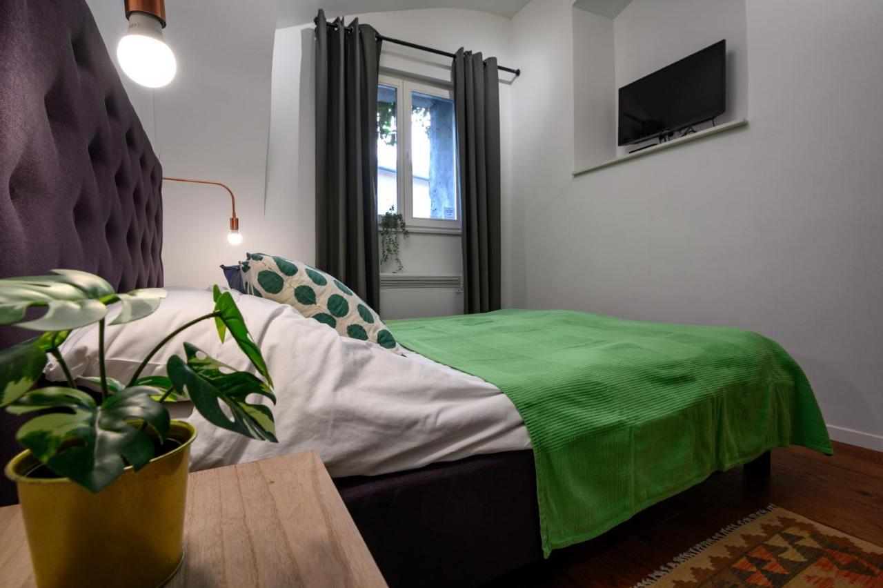 Swanky Old Town Apartment Zagreb Buitenkant foto